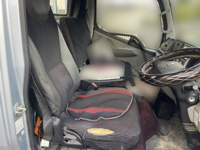 三菱ふそうキャンター平ボディ小型（2t・3t）[写真16]