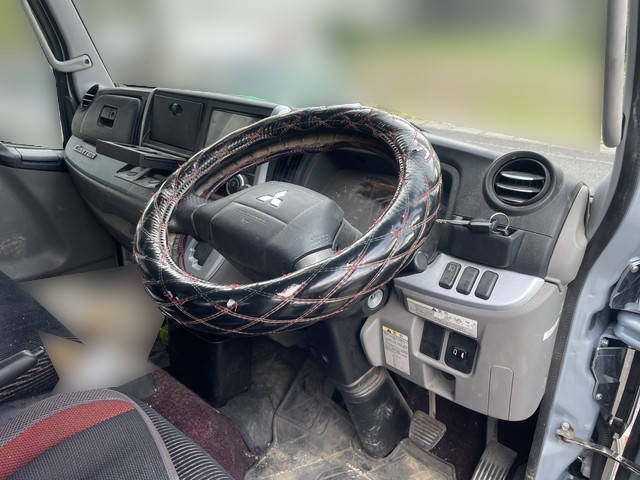 三菱ふそうキャンター平ボディ小型（2t・3t）[写真18]