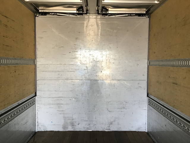 いすゞギガアルミウイング大型（10t）[写真11]