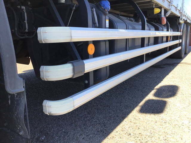 いすゞギガアルミウイング大型（10t）[写真18]