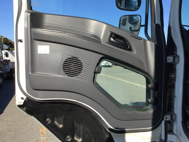 いすゞギガアルミウイング大型（10t）[写真25]