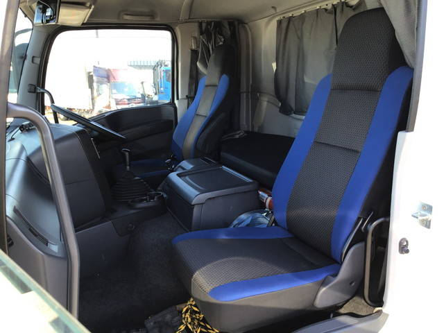 いすゞギガアルミウイング大型（10t）[写真27]