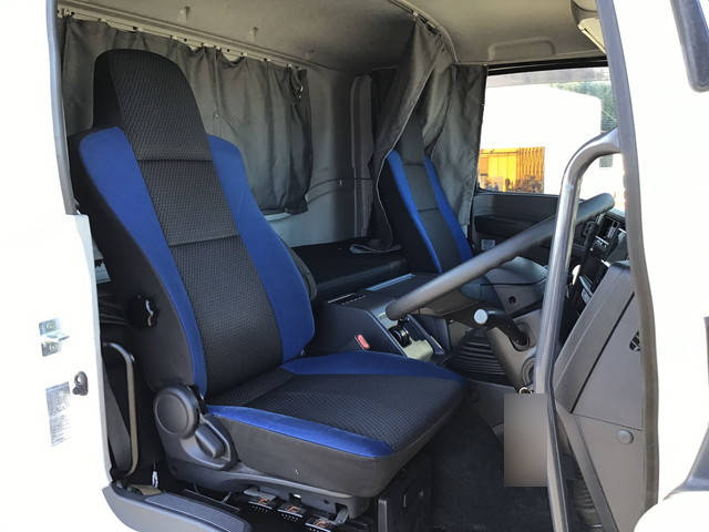 いすゞギガアルミウイング大型（10t）[写真28]