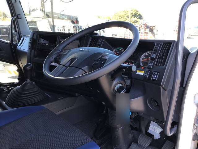 いすゞギガアルミウイング大型（10t）[写真30]