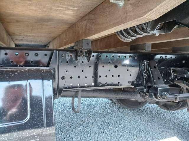 いすゞエルフ平ボディ小型（2t・3t）[写真12]