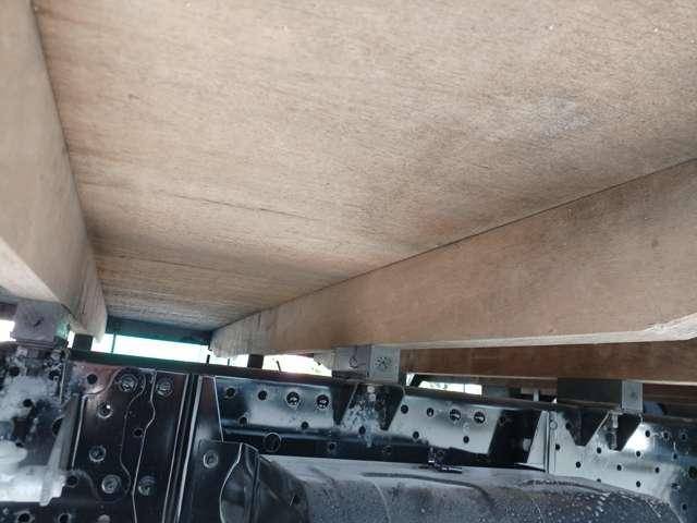 いすゞエルフ平ボディ小型（2t・3t）[写真13]