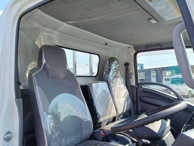 いすゞエルフ平ボディ小型（2t・3t）[写真17]