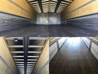 いすゞギガアルミウイング大型（10t）[写真10]