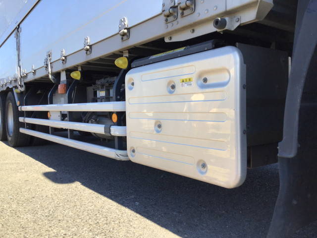 いすゞギガアルミウイング大型（10t）[写真17]