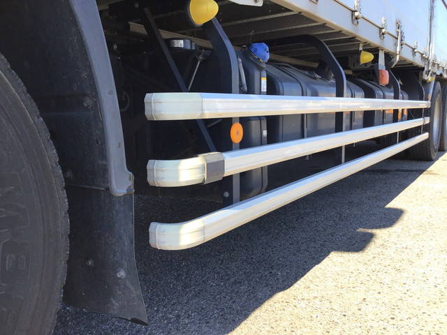 いすゞギガアルミウイング大型（10t）[写真18]