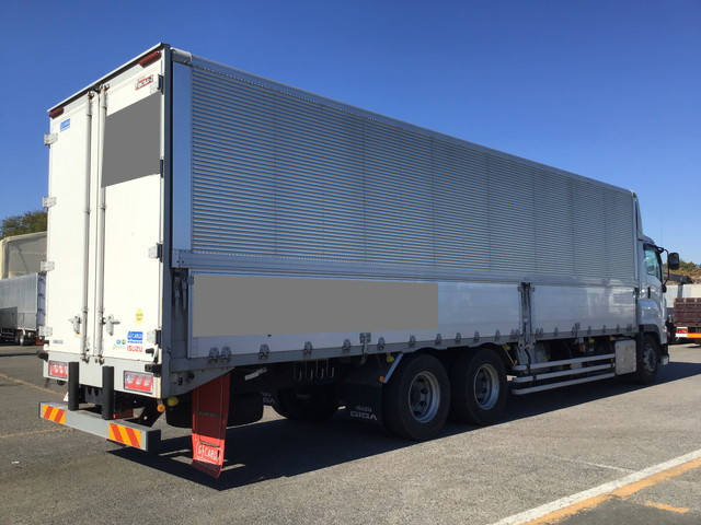 いすゞギガアルミウイング大型（10t）[写真02]