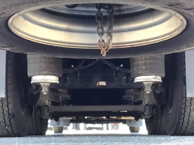 いすゞギガアルミウイング大型（10t）[写真22]