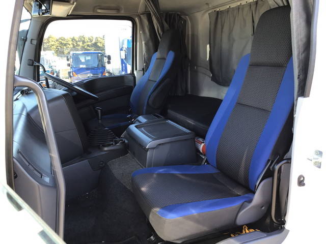 いすゞギガアルミウイング大型（10t）[写真27]