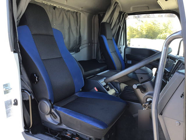 いすゞギガアルミウイング大型（10t）[写真28]