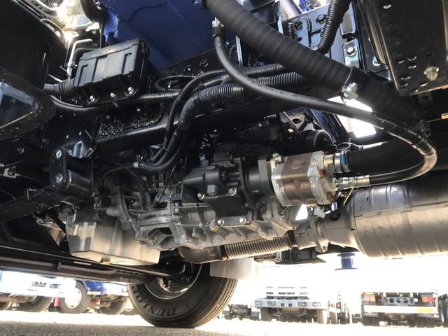 三菱ふそうキャンタークレーン4段小型（2t・3t）[写真15]