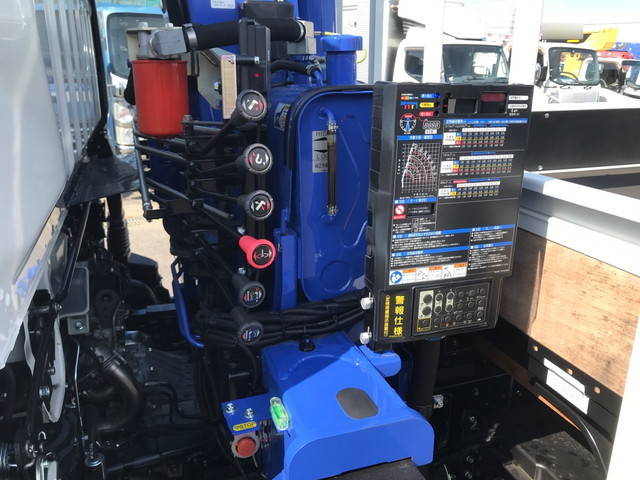 三菱ふそうキャンタークレーン4段小型（2t・3t）[写真21]