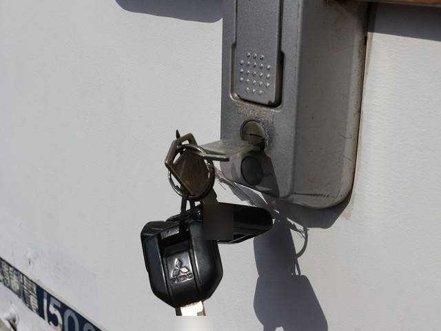 三菱ふそうキャンターパネルバン小型（2t・3t）[写真10]