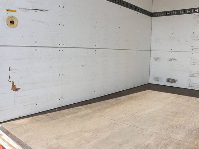 三菱ふそうキャンターパネルバン小型（2t・3t）[写真13]