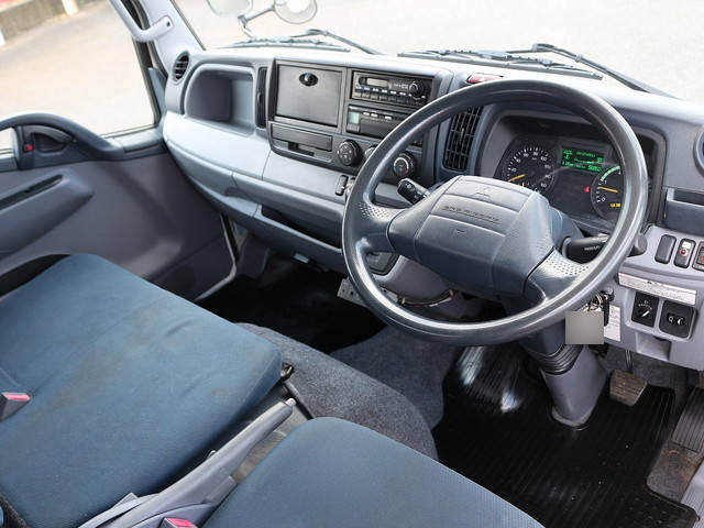 三菱ふそうキャンターパネルバン小型（2t・3t）[写真26]