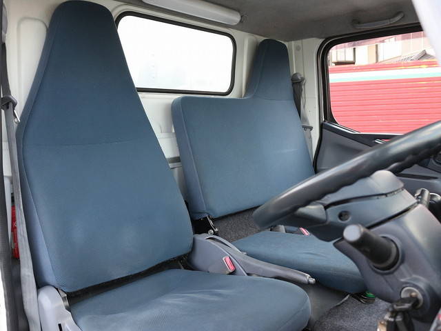 三菱ふそうキャンターパネルバン小型（2t・3t）[写真27]