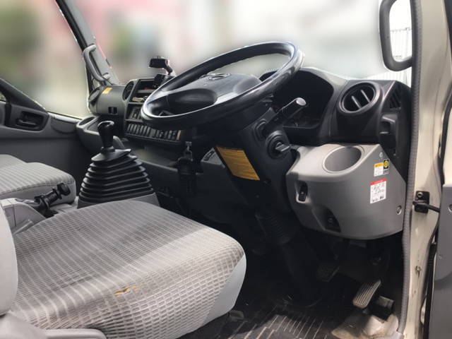 日野デュトロアルミバン小型（2t・3t）[写真26]