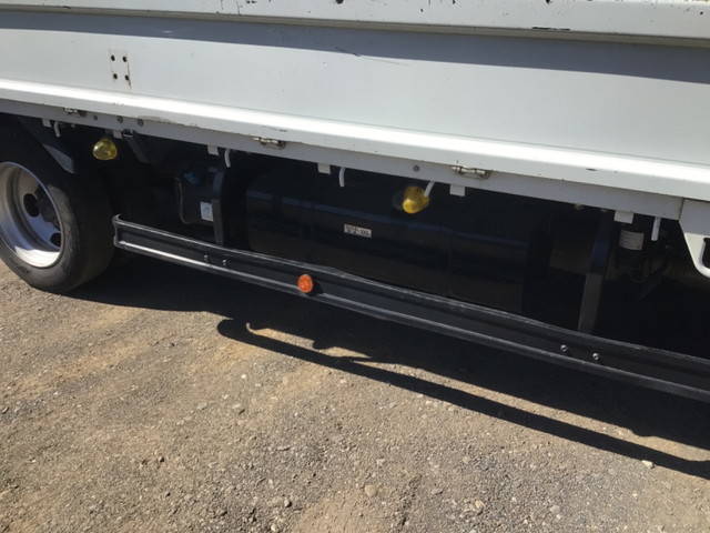 三菱ふそうキャンター平ボディ小型（2t・3t）[写真14]