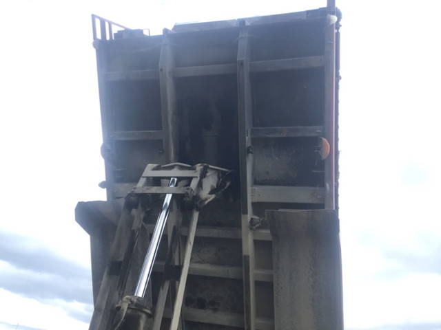 日野プロフィアダンプ大型（10t）[写真11]