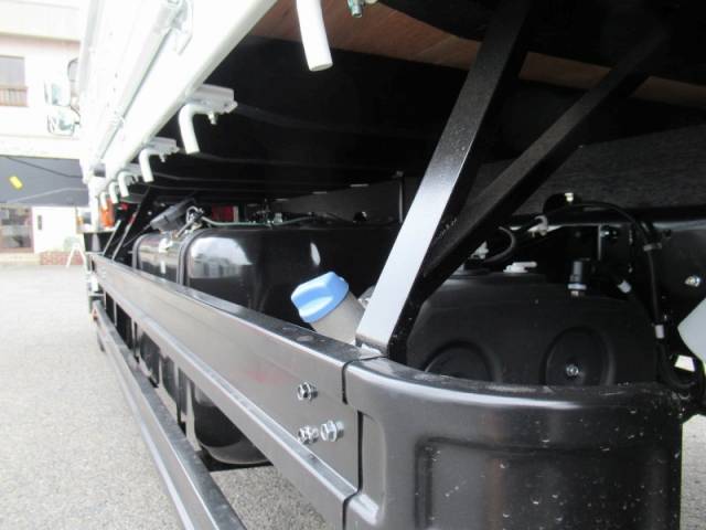 三菱ふそうファイタークレーン4段増トン（6t・8t）[写真10]