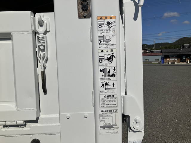 三菱ふそうキャンター平ボディ小型（2t・3t）[写真16]