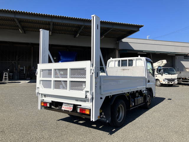 三菱ふそうキャンター平ボディ小型（2t・3t）[写真02]