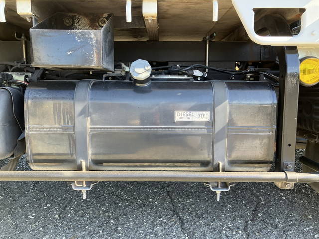 三菱ふそうキャンター平ボディ小型（2t・3t）[写真21]