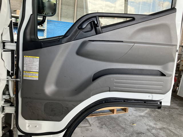 三菱ふそうキャンター平ボディ小型（2t・3t）[写真30]