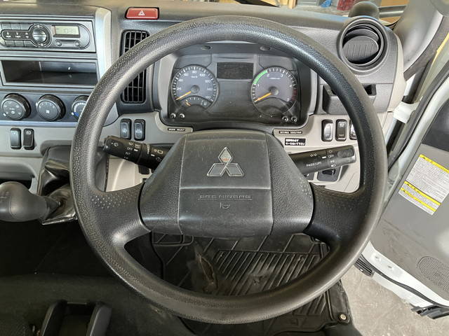 三菱ふそうキャンター平ボディ小型（2t・3t）[写真33]