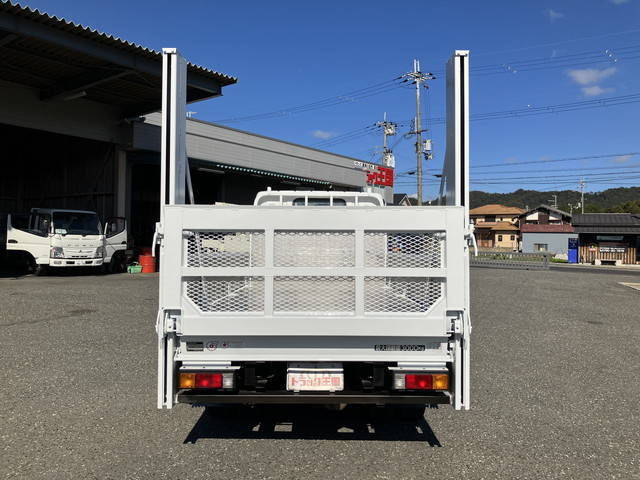 三菱ふそうキャンター平ボディ小型（2t・3t）[写真09]