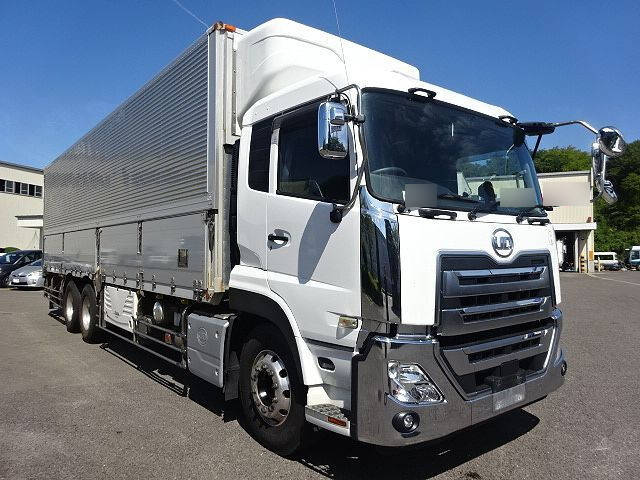 日産クオン冷蔵冷凍ウイング大型（10t）[写真01]