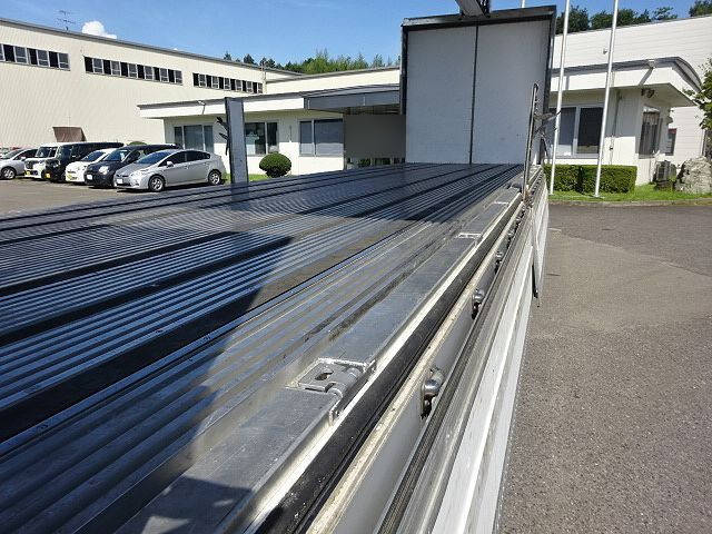 日産クオン冷蔵冷凍ウイング大型（10t）[写真10]