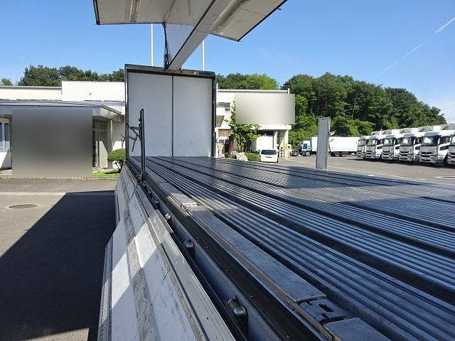 日産クオン冷蔵冷凍ウイング大型（10t）[写真11]