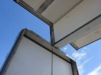 日産クオン冷蔵冷凍ウイング大型（10t）[写真12]