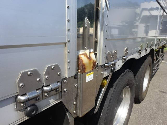 日産クオン冷蔵冷凍ウイング大型（10t）[写真14]