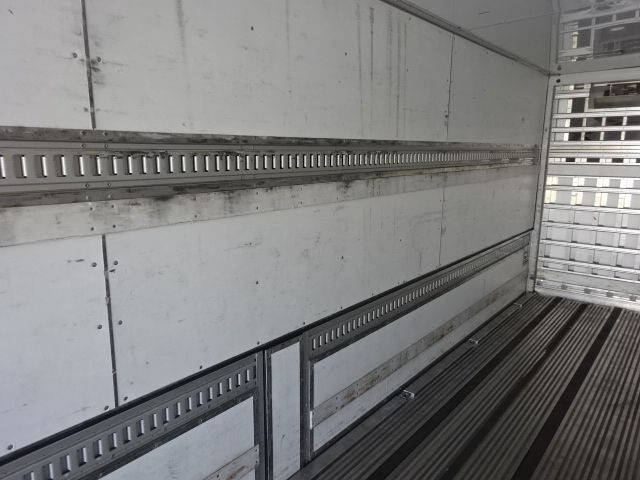 日産クオン冷蔵冷凍ウイング大型（10t）[写真17]