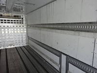 日産クオン冷蔵冷凍ウイング大型（10t）[写真18]