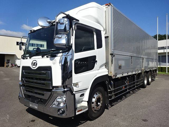 日産クオン冷蔵冷凍ウイング大型（10t）[写真03]