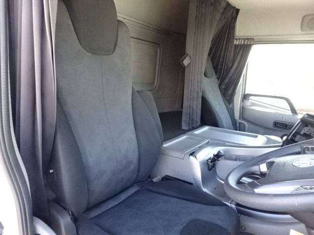 日産クオン冷蔵冷凍ウイング大型（10t）[写真32]