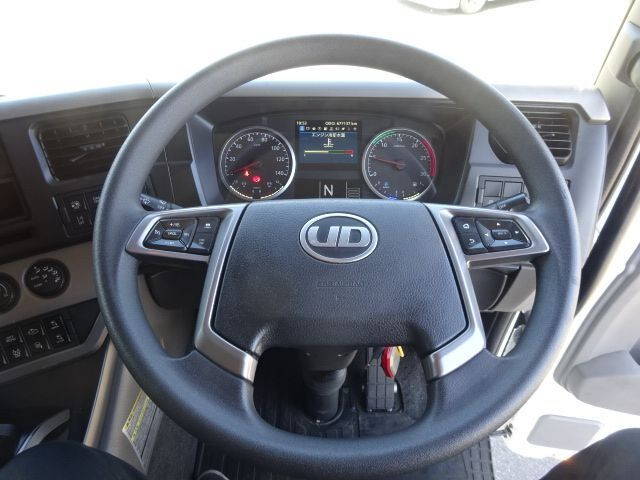 日産クオン冷蔵冷凍ウイング大型（10t）[写真34]