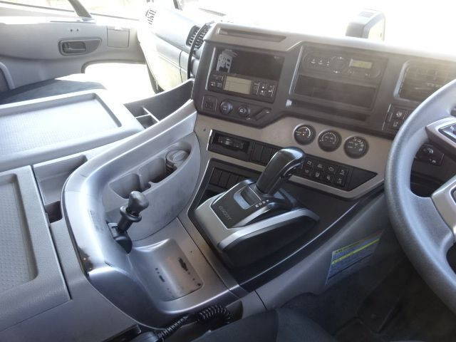 日産クオン冷蔵冷凍ウイング大型（10t）[写真36]