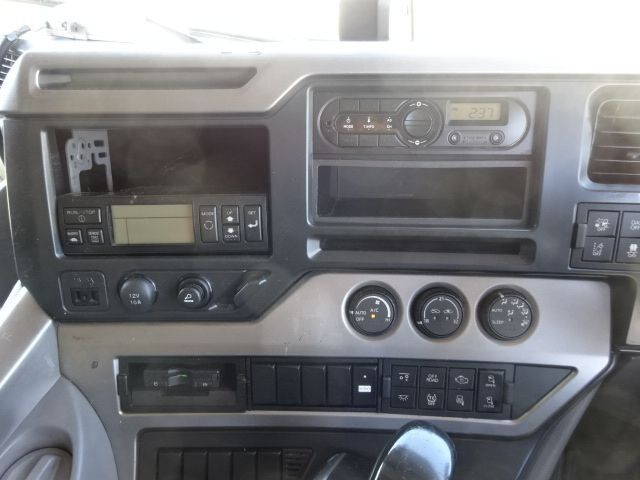 日産クオン冷蔵冷凍ウイング大型（10t）[写真37]