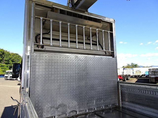 三菱ふそうスーパーグレート冷蔵冷凍ウイング大型（10t）[写真14]