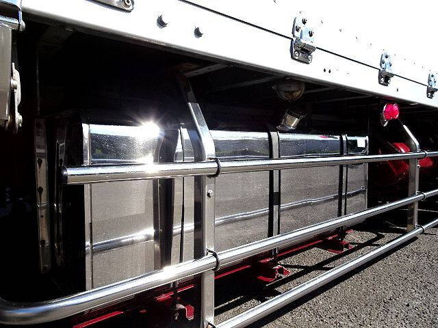 三菱ふそうスーパーグレート冷蔵冷凍ウイング大型（10t）[写真27]