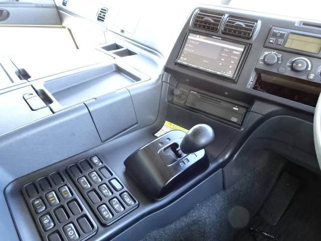 三菱ふそうスーパーグレート冷蔵冷凍ウイング大型（10t）[写真31]