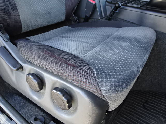 三菱ふそうスーパーグレート冷蔵冷凍ウイング大型（10t）[写真34]